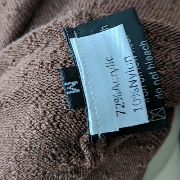 Lightweight Maroon Sweater - Picture 5 of 5